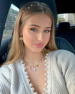 Video Iclik – Enak Banget Disusuin Toket Gede Kakak